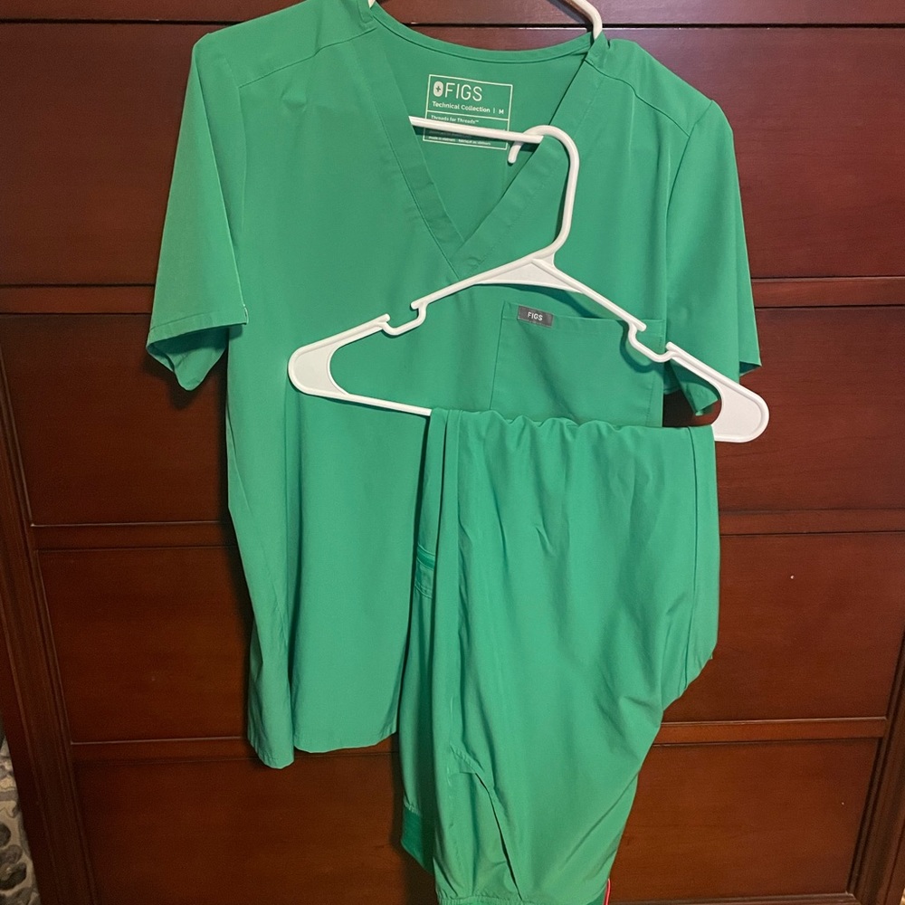 Green Medium Figs in excellent condition. I wore 2 times